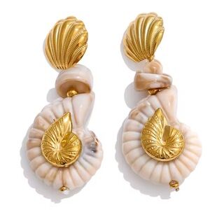 Sara Sotti Elegant Gold and Cream Shell Stainless Steel Earrings